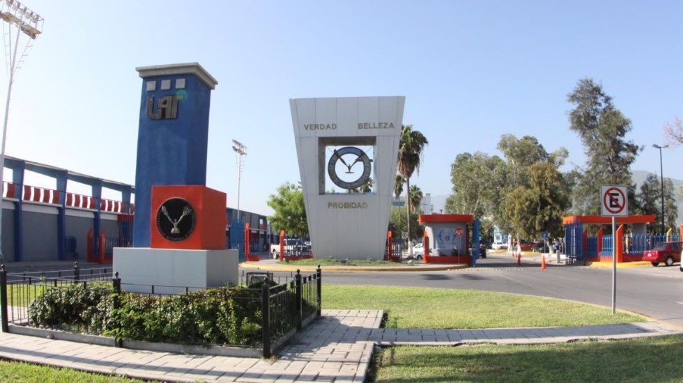 Primo de García Cabeza de Vaca es acusado de desviar 440 millones de la UAT