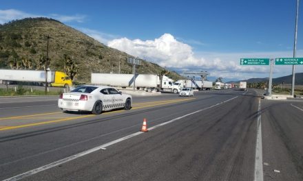 Cierran autopista Los Chorros ¡No tienen luz en la caseta!