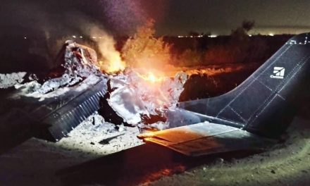 Avioneta se desploma e incendia; deja dos muertos en el Valle de Mexicali