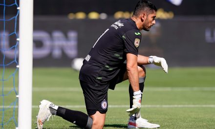 Jesús Corona sufre fractura y es baja para el Cruz Azul