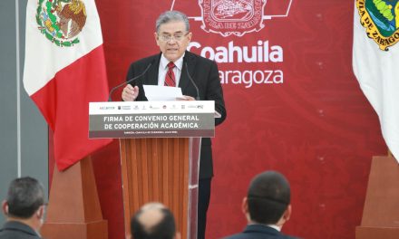 Fomenta rector de la UAdeC vacunación contra COVID