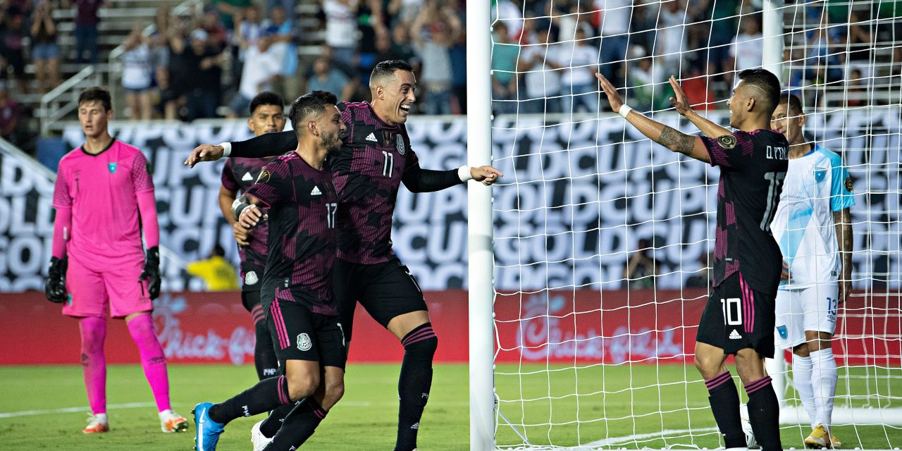México golea a Guatemala con doblete de Funes Mori
