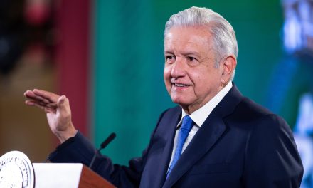 AMLO dice que regreso a clases en agosto será «llueva, truene o relampaguee»