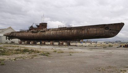 Por usar el baño hundió un submarino