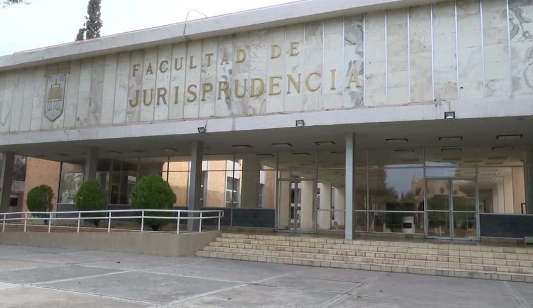 Ofrece Facultad de Jurisprudencia Cinco Acentuaciones