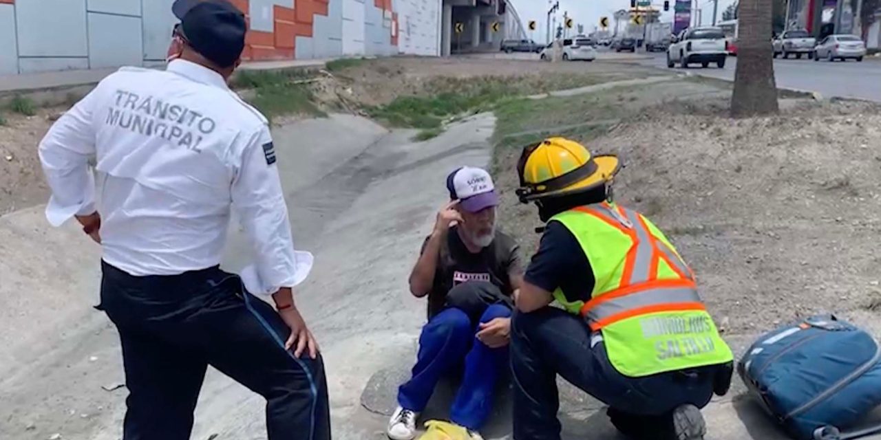 Resbala y cae en arroyo pluvial