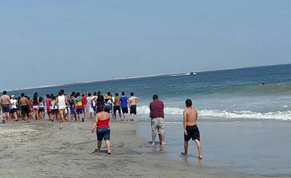 Arrastra mar a 4 bañistas en Costa de Oaxaca; hay una persona muerta