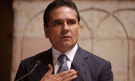 Aureoles entrega a FGR presuntas pruebas de intervención del narco en elecciones