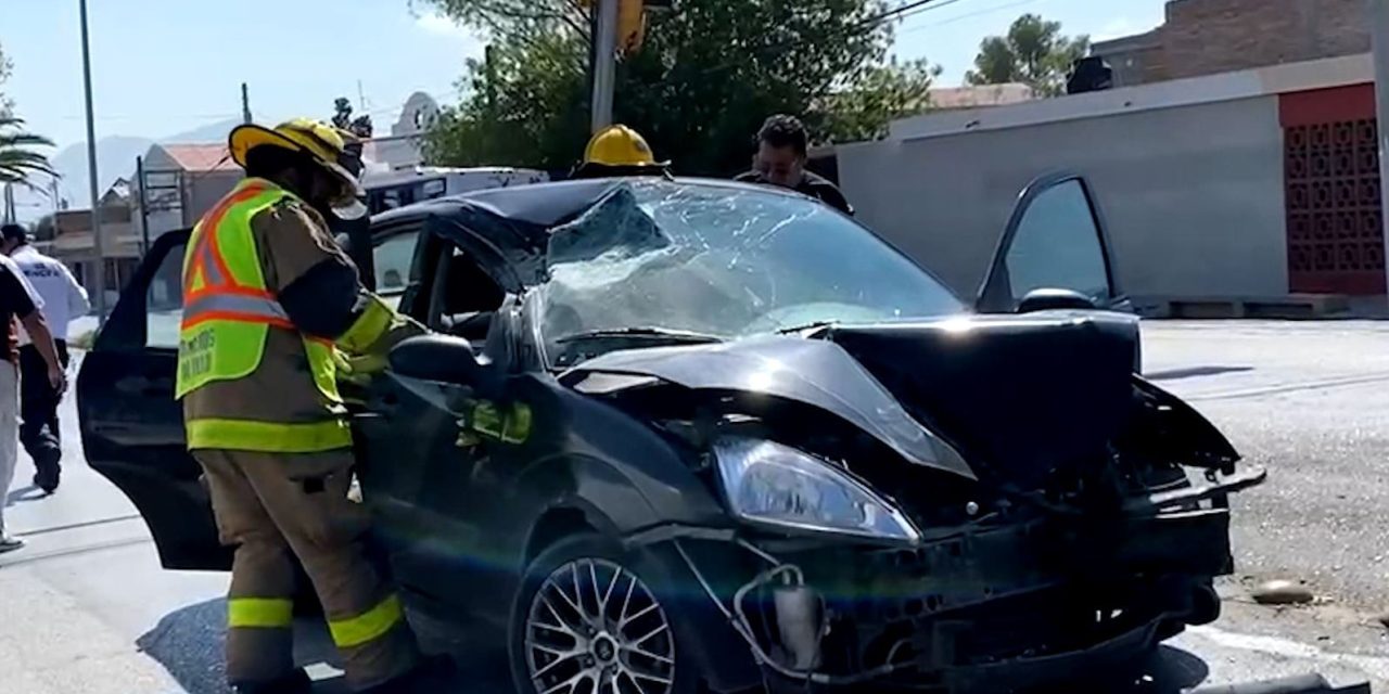 Mujer intenta retornar y causa accidente
