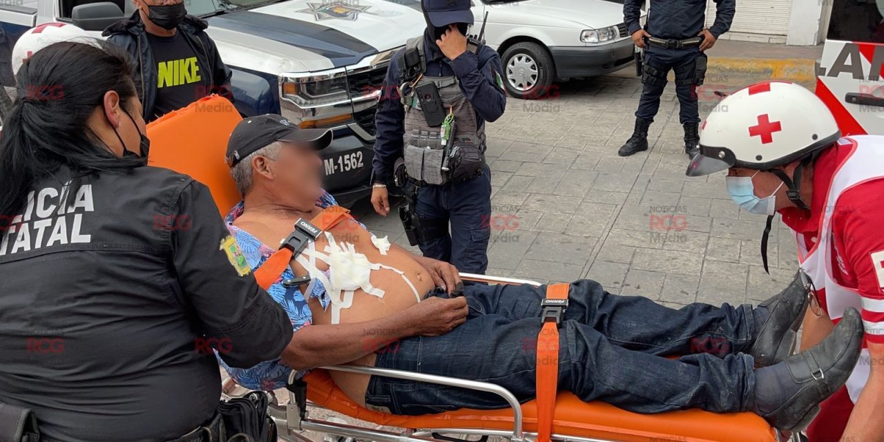 Hombre se apuñala en centro de Saltillo