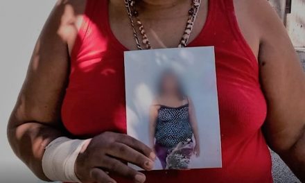 Exige explicación por accidente de su hija en Parras