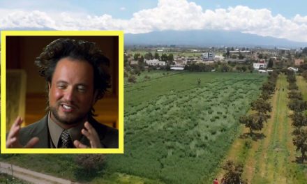 ¿Aliens? Aparecen figuras extrañas cerca de megasocavón en Puebla