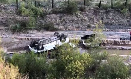 Pareja de mexiquenses sufren accidente en la carretera a Monclova