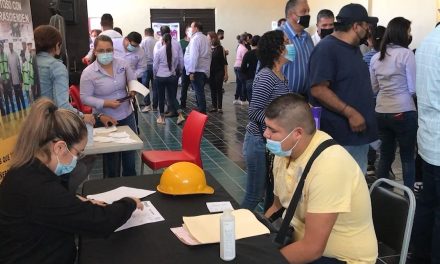 Realizan Feria del Empleo para habitantes de colonia en Saltillo