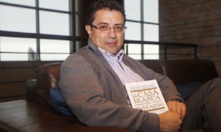 Bukele expulsa de El Salvador a periodista mexicano