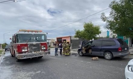 Vehículo se incendia en Saltillo