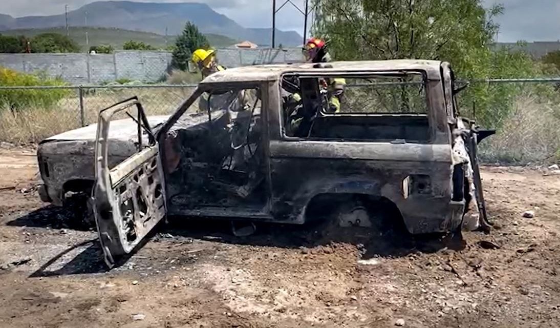 Arde camioneta que adulto mayor compró con su pensión en Saltillo
