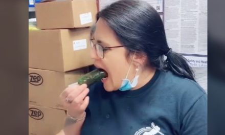 ‘¿No que muy salsa?’: puertoriqueña come chile para burlarse de mexicanos y se ahoga