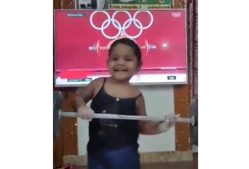 Niña se hace viral imitando victoria olímpica