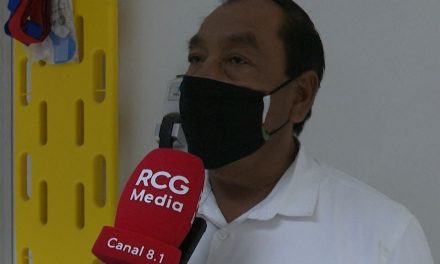 Van contra los autos de las aplicaciones de taxis en Saltillo