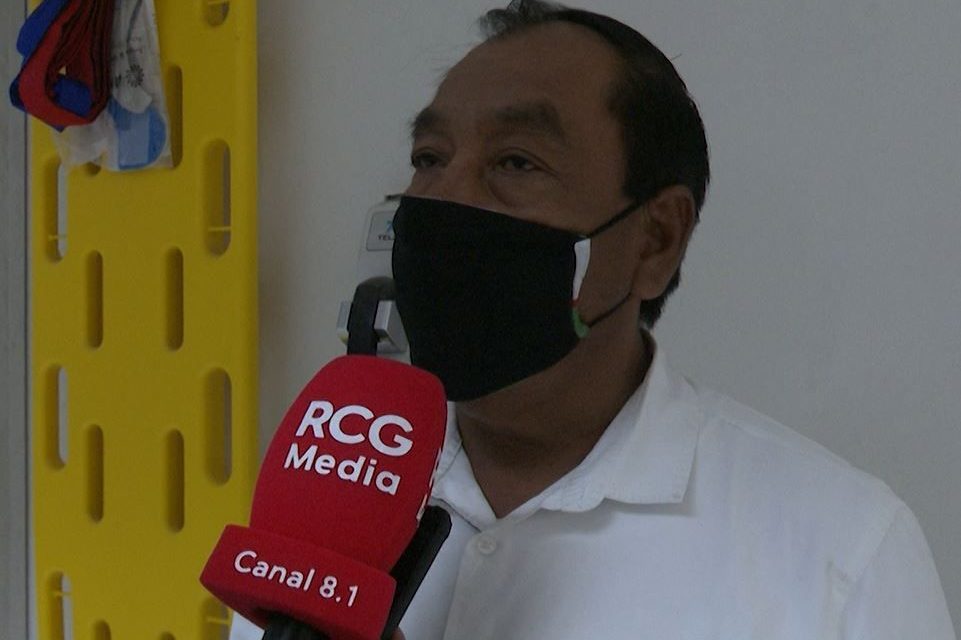 Van contra los autos de las aplicaciones de taxis en Saltillo