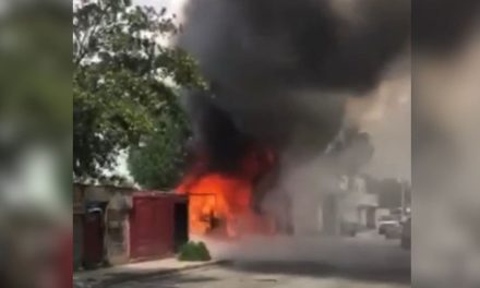 Incendio consume tejaban colonia Valle de las Flores Popular de Saltillo