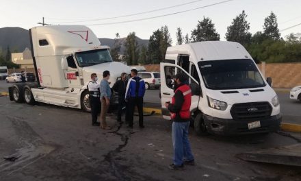 18 lesionados en accidente; tráiler se queda sin freno e impacta a 11 vehículos