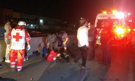 Motociclista sufre múltiples fracturas tras accidente