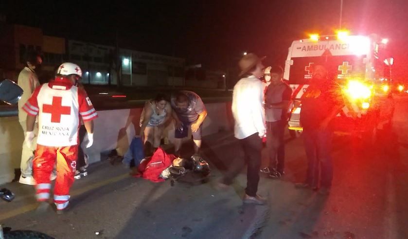 Motociclista sufre múltiples fracturas tras accidente