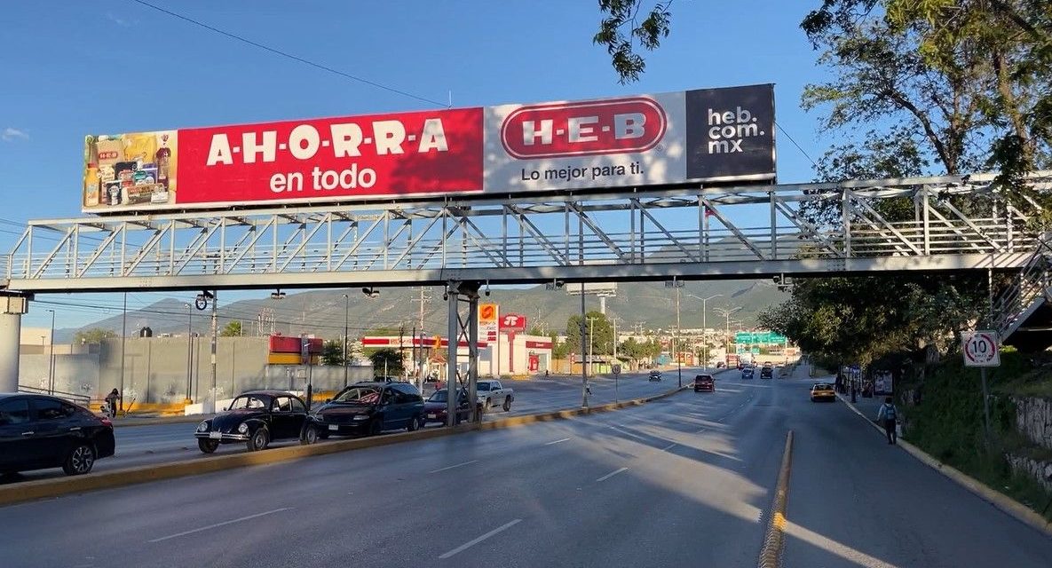 Rescatan a mujer; quería lanzarse de un puente