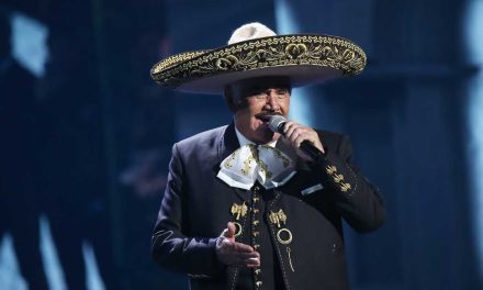 ¿Vicente Fernández en estado vegetativo? Su hijo aclara los rumores