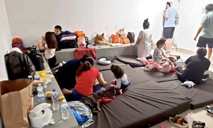 Retienen a turistas en ‘calabozo’, entre ellos 11 niños
