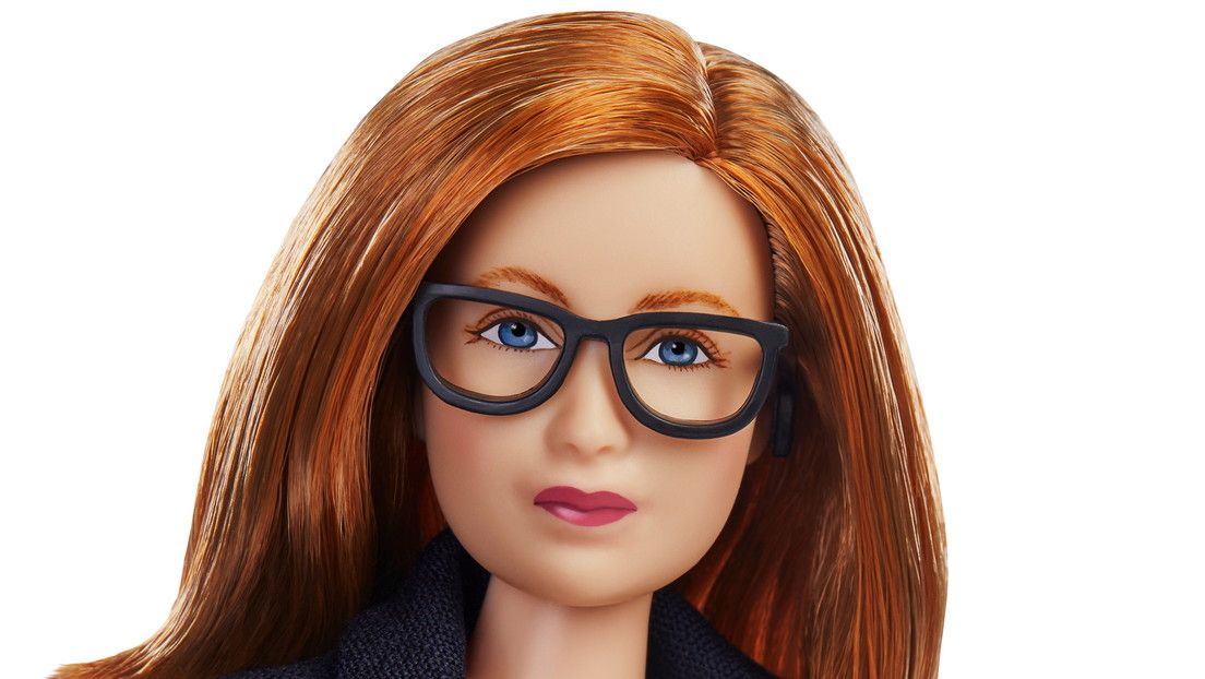 Creadora de vacuna AstraZeneca es recreada en muñeca Barbie