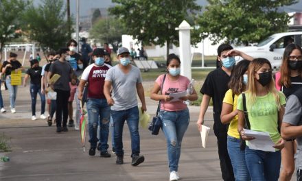 Pelean por vacunas en Monclova