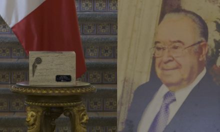 Despiden con homenaje a Don Roberto Gutiérrez Morales