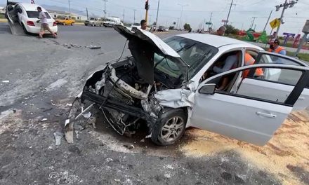 Dos lesionados tras accidente en bulevar Antonio Narro