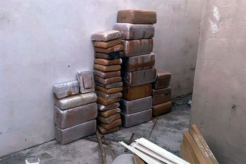 Hallan 160 kilos de mariguana en casa abandonada