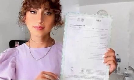 Cambia UNAM documentos oficiales de alumna trans con su nuevo nombre.