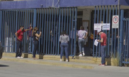 Trabajadores de Saltillo van por vacuna contra el Covid-19 y los regresan