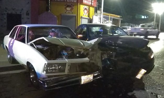 Ebrio no respeta alto y provoca aparatoso accidente en Saltillo