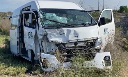 Transporte de personal hace de la suyas y deja un lesionado en accidente sobre la carretera a Monclova