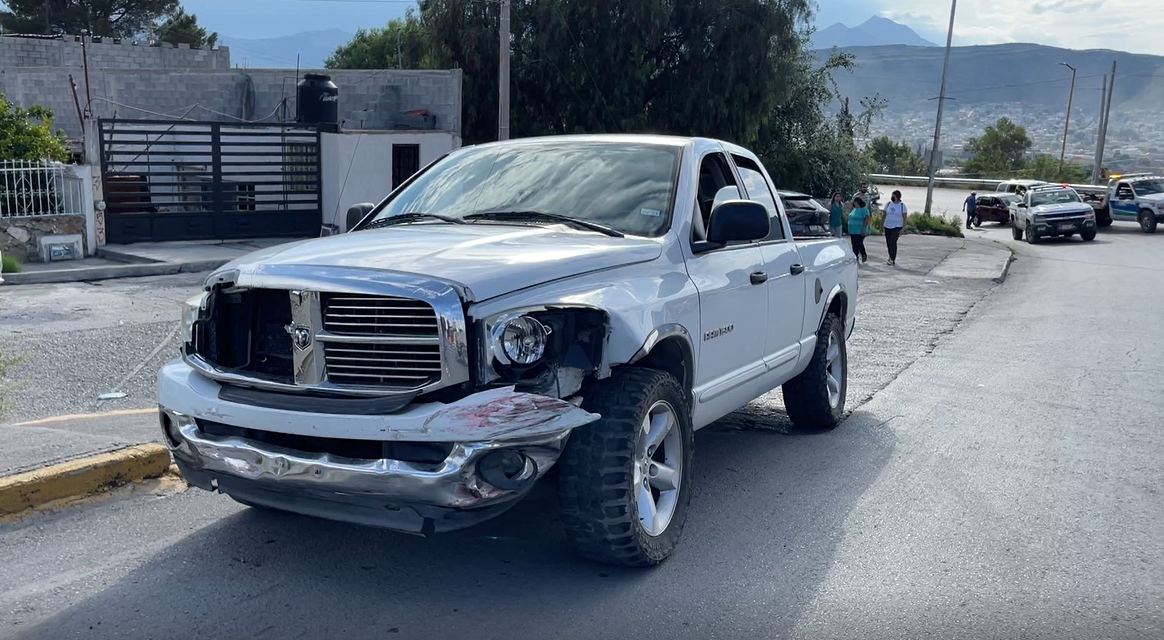 Ebrio protagoniza choque frontal en periférico LEA