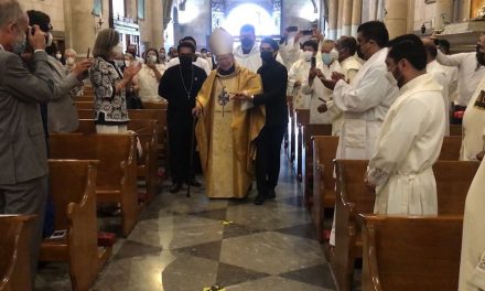 Francisco Villalobos celebra sus bodas de plata episcopales