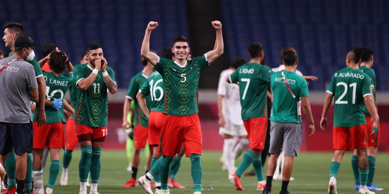 Johan Vásquez le soluciona problemas hasta a Gerardo Martino