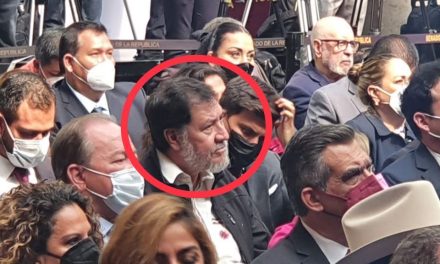 Noroña reaparece en público sin COVID… y sin cubrebocas