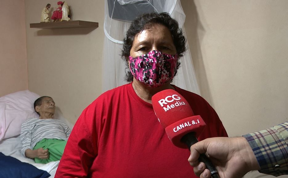 Fundación RCG entrega silla de ruedas, movilidad de Francisca será más fácil