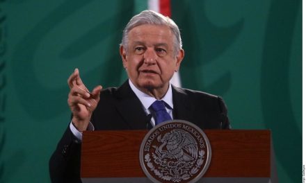 AMLO respalda a Samuel García para que lleve a regios a vacunarse a Estados Unidos