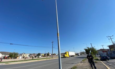 ‘Casi termina sin dientes’ motociclista derrapa en Saltillo