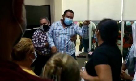 Regidor electo incita a la violencia contra funcionarios municipales en Acuña