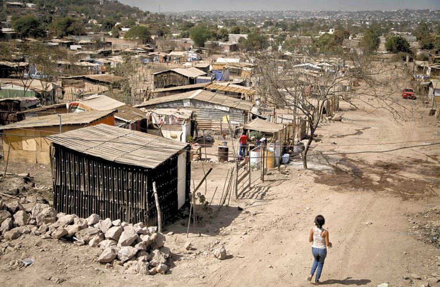Pobreza en México llega a 55.7 millones de personas en 2020: Coneval